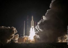 BepiColombo nousee Ariane 5 -kantoraketin kyydissä kohti avaruutta Kouroun avaruuskeskuksessa. Kuva: 2018 ESA-CNES-Arianespace