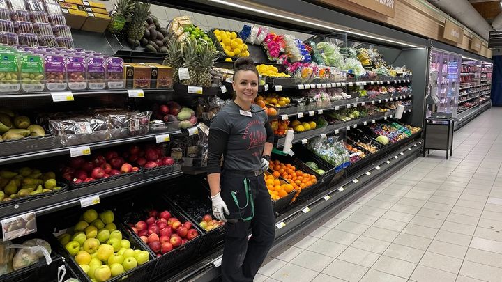 Sale Keltinmäen ilme on raikastunut. Suurimmat muutokset näkyvät muun muassa uudistuneissa hedelmä- ja vihannespuolen esillepanoissa. Kuva: Keskimaa / Outi Terho