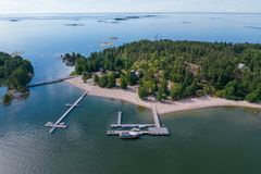 Lauantaina 3.6. kaikki 0–17-vuotiaat lapset matkustavat maksutta Merisatamasta ja Ruoholahdesta Pihlajasaareen. Kuva: Omar El Mrabt / JT-line