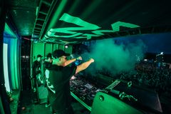 Da Tweekaz villitsi yleisöä CNNCT Festival Stagella. Kuvaaja: Niki Soukkio