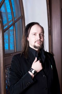 Kirjailija Mike Pohjola