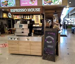 Valikoiduille ABC-asemille toteutetaan itsepalvelupiste, jossa asiakas voi tilata itselleen Espresso Housen tai Coffee Housen baristatason latten, cappuccinon tai muun erikoiskahvin laajasta valikoimasta.