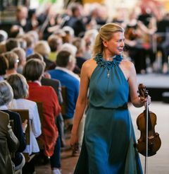 Viulisti Elina Vähälän kausi Naantalin Musiikkijuhlien taiteellisena johtajana on käynnistynyt. Kuva Jaska Poikonen