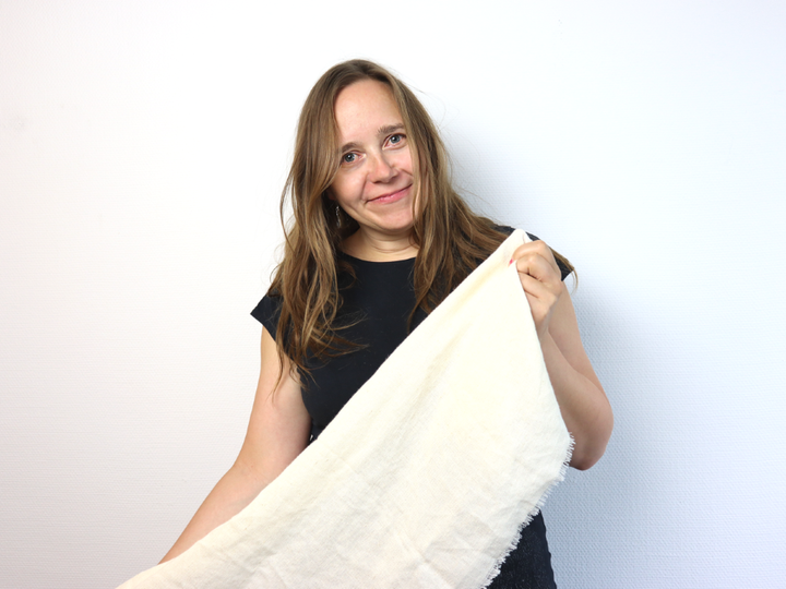 Ekologisesti ja eettisesti tuotetun kankaan materiaalina on myös nokkonen! Yrittäjä Sanna Kuoppamäki-Luomansuun yritys Knokkon Textiles Company Oy tuo tekstiiliteollisuudelle vastuullisen materiaalivaihtoehdon.