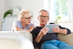 Etäpalvelut ja digitaaliset ratkaisut muovaavat yhteydenpitoa apteekkiin, hoitavaan lääkäriin ja muihin hoidon toteuttajiin. Kuva: iStock