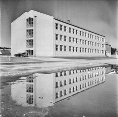 Voionmaan koulu rakennettiin Jyväskylään arkkitehti Kosti Torppen suunnitelmien mukaan v. 1958. Kuva Keski-Suomen museo, Seppo Turpeinen.