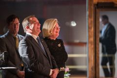 Sveriges statsminister Stefan Löfven och Hanaholmens VD Gunvor Kronman