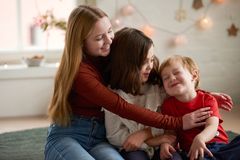 Insamlingen Jul i Sinnet, som ordnats för att glädja mindre bemedlade barnfamiljer i Finland, överskred målen.  BILD: FRK / Kristiina Hemminki