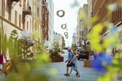 Sommargata på Kaserngatan sommaren 2021. Bild: Helsingfors stadsmiljösektorn, Raine Huvila.