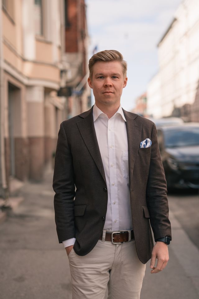Juho Kärkkäinen - yhteiskuntasuhdepäällikkö