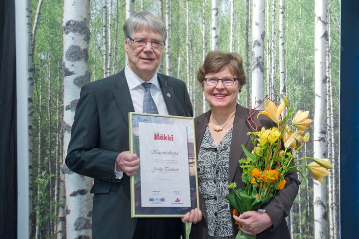 Vuoden 2013 Mökkiläinen Jouko Taskinen ja puoliso Merja Taskinen. KUva Markku Ojala.