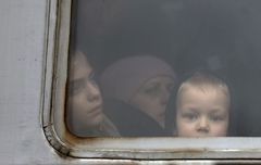 Diakonissalaitoksen hätä-apu kohdistetaan jo valmiiksi haavoittuvimmassa asemassa oleville ihmisille Ukrainassa, esimerkiksi syrjitylle romaniväestölle, vähävaraisille naisille, vammaisille ja lapsille sekä maan sisäisille pakolaisille. Kuva: Kunihiko Miura, AP / Lehtikuva