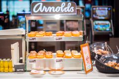Koko Suomen kattava ravintolaketju ABC tuo Arnolds-donitsit valtakunnallisesti myyntiin vuoden 2019 aikana.
