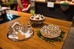 Pihla Sallinen voitti kisan porodonitseilla, juustokakkupiirakalla sekä joulun yhdessäoloa kuvastavalla pipariteoksella. Kuva: Milla Ilkamo / Parcero.