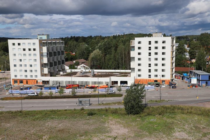 Till vänster Reimari. De första invånarna flyttar till det nya Finno den 28 september. Till höger Itäviitta. Foto: Esbo stad