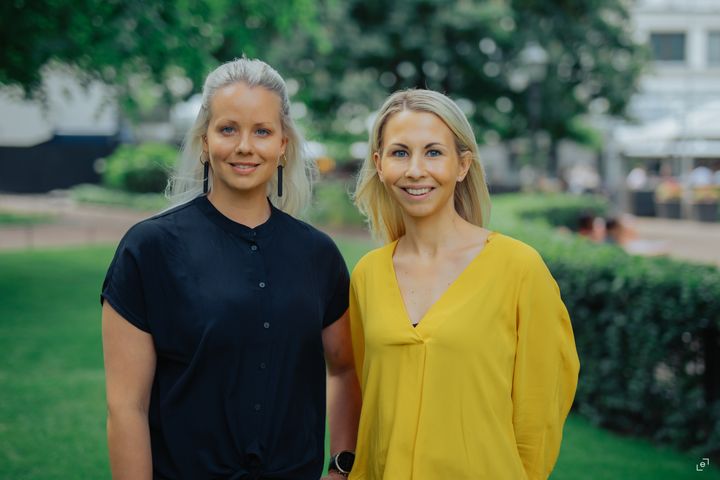 Hyvän välitystavan lähettiläät Linda Leino ja Sofia Ruokanen. Kuva Eemeli Linna