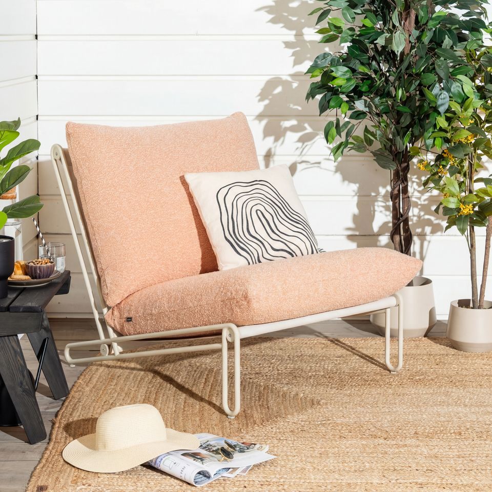 Brafab Blixt nojatuoli saa uuden herkullisen persikansävyisen teddyverhoilun