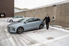 Lempäälässä sijaitsevassa Lempon Parkissa on yksi Suomen suurimpia sähköautojen latauskeskittymiä. Parkkisähkön ja Finnparkin yhteistyönä toteuttama järjestelmä mahdollistaa yli 150 auton yhtäaikaisen lataamisen tai perinteisten polttomoottoriautojen lämmittämisen.
