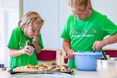 Ruokakoulut tarjoaa lapsille kivaa kesätekemistä ja ruoan parissa oppimista.