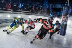 Cameron Naasz (USA), Richard Van Wijhe (SWE), Marco Dallago (AUT), Tommy Mertz (USA) kauden 2017 - 2018 viimeisessä Red Bull Crashed Ice –kisassa Edmontonissa, Kanadassa. / Joerg Mitter, Red Bull Content Pool
