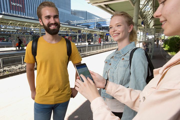 Alennuslipun ostaminen sovelluksella on kätevää, sillä oikeus opiskelija-alennukseen tarkastetaan Opetushallituksen digitaalisesta palvelusta, eikä opiskelijan tarvitse käydä palvelupisteessä päivittämässä alennusoikeuttaan.