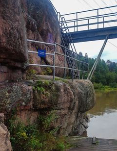 Pikkukosken uimarannan hyppypaikka. Kuva: kulttuuri ja vapaa-aika, Helsingin kaupunki