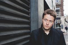 Johann Hari tutustui kirjaansa varten suureen määrään tieteellisiä tutkimuksia ja haastatteli monia asiantuntijoita ympäri maailmaa. Kuva: Kathrin Baumbach.