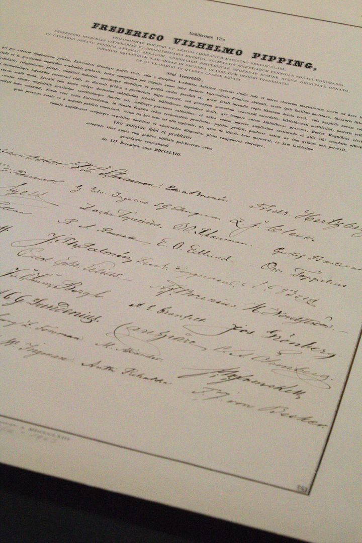 Fredrik Wilhelm Pippingille luovutettu adressi vuodelta 1863. Kuva: Suvi Kingsley c Kansalliskirjasto