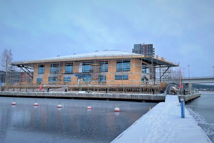 Jyväskylän sataman kärkeen rakentuva Sataman Viilu on noussut harjakorkeuteen. Kuva: Osuuskauppa Keskimaa