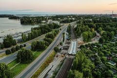 Yksi Kreaten kauden 2021 siirtomenetelmällä rakentamista silloista oli Kipparlahden metrosilta Helsingissä. Kyseessä oli Suomen metrohistorian ensimmäinen sillan uusiminen, joka toteutettiin siirtomenetelmällä.