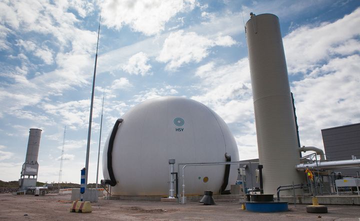 Ämmässuon ekoteollisuuskeskuksen biojätteen käsittelylaitos tuottaa vuosittain noin viisi miljoonaa kuutiometriä biokaasua, jolla tuotetaan noin 10 000 megawattituntia sähköä. Biojätteiden tehokkaan kotilajittelun myötä nuo määrät voitaisiin kaksinkertaistaa.
Kuva: HSY