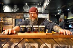 Pyynikin Brewing Companyn perustaja Tuomas Pere uskoo marras–joulukuussa avautuvan Pyynikin Taproomin vetovoimaan. Kuva: Ronja Honko