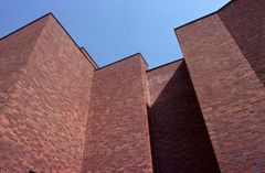 Jyväskylän yliopiston päärakennus. Kuva Martti Kapanen, 1980-luku, Alvar Aalto -museo.