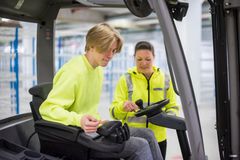 Palkat työpaikkailmoituksiinsa lisännyt PolarPro Henkilöstöratkaisut tarjoaa työvoimaa logistiikan, kuljetuksen ja teollisuuden aloille.