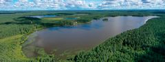 Niilesjärvi pohjoispäästä etelään, taustalla näkyvät Valkeisjärvi ja Mustalampi. Kuva Juha Siekkinen