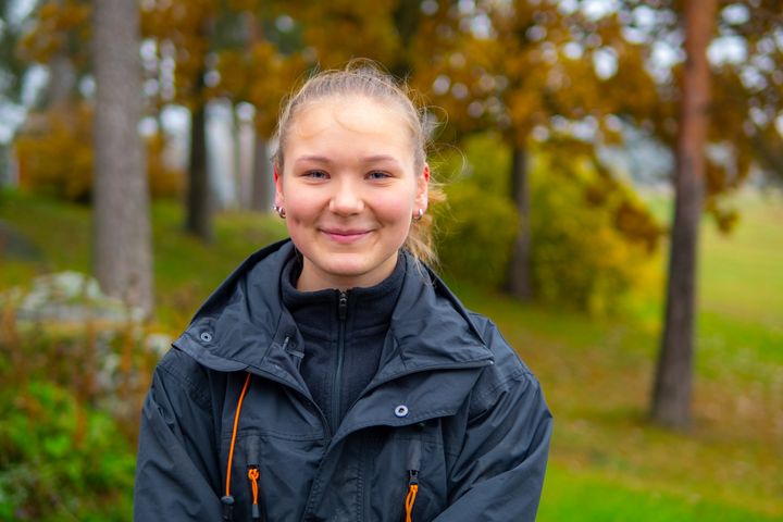 Sipoolainen 15-vuotias 4H-nuori Sandra Jensen työllistyi Reilu Teko -keräyksen kautta nyt jo kolmatta kertaa.
