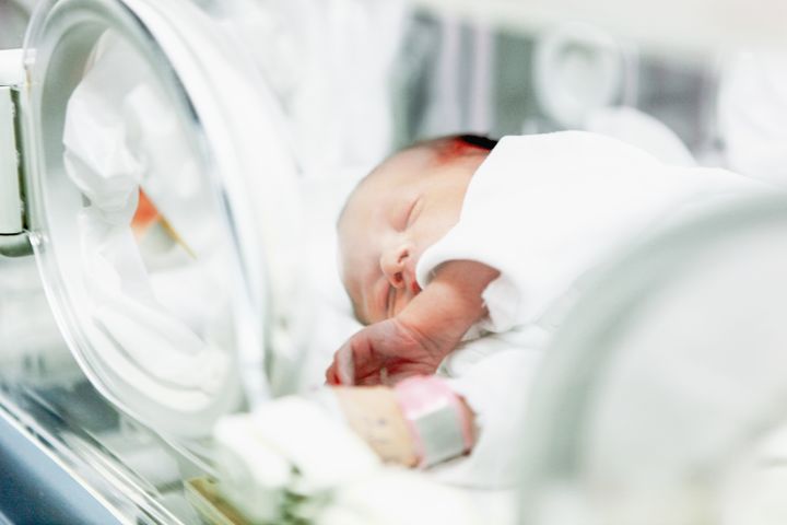Tutkimus: vastasyntyneiden aivosähkökäyrän voi tulkita tekoälyn avulla.