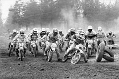 Motocross-kilpailu Hyvinkään motocross-radalla. Motocross-rata sijaitsi 1970 - 1980-luvuilla Hyvinkään lentokentän kupeessa
