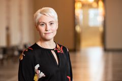 SDP:n keskisuomalainen kansanedustaja Riitta Mäkinen (sd) on tyytyväinen lisätalousarvion lisäyksiin lasten ja nuorten mielenterveyden lisäresursseihin. (Kuva: Jukka-Pekka Flander)