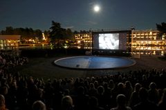 Espoo Cinén ulkoilmanäytös Casablanca Tapiolassa Espoo-päivänä 29.8.2015. Kuva Jussi Helimäki.