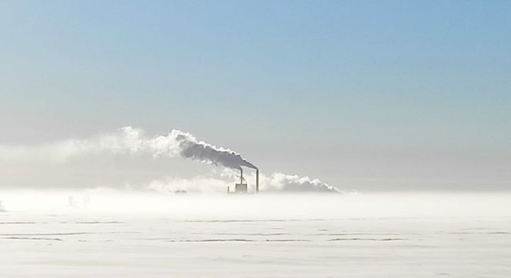 Stora Enson Oulun tehdas mereltä kuvattuna.