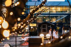 Torikortteleiden Joulusauna houkutteli löylyihin kaupungintalon sisäpihalle. Kuva: Jussi Hellsten