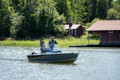 The windshield is lined with stainless steel railings, which provide support when moving around in the boat and when standing behind the console. The railings also serve as a place to attach accessories.