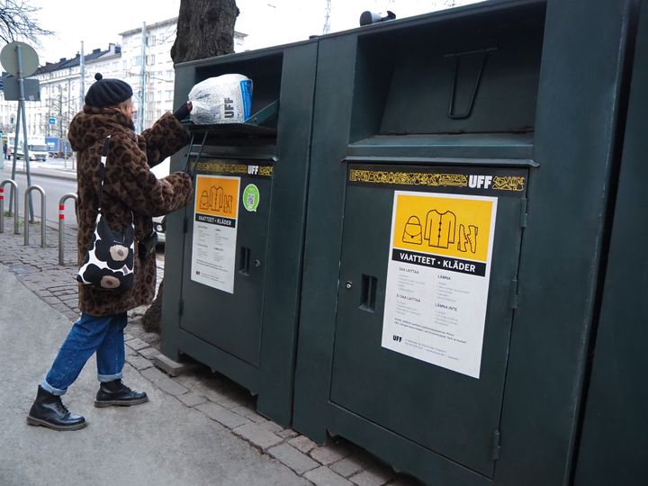 UFF:n vaatekeräykseen lahjoitettiin viime vuonna yli 14 miljoonaa kiloa vaatteita .