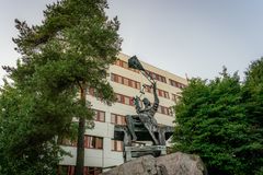 Kari Juvan vuonna 1982 valmistunut Ilmatar-patsas.