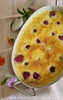 Ranskalainen marjapannari Clafoutis. Resepti: Heidi Siivonen. Kuva: Heidi Siivonen.