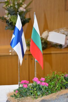 Ieva Salmela tukee kunniakonsulin tehtävässä Bulgarian kansalaisten kaupankäyntiä ja kulttuurivaihtoa Varsinais-Suomen ja Satakunnan alueella.