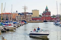 Veneilyä Helsingissä, kuva: Helsingin kaupungin aineistopankki