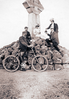 Museossa voi tutustua sarjaan valokuvia 1800–1900-luvuilta. Ne kertovat Vanhasta Vaasasta kaupunkilaisten retkeilykohteena. Kuva: Pohjanmaan museon arkisto.