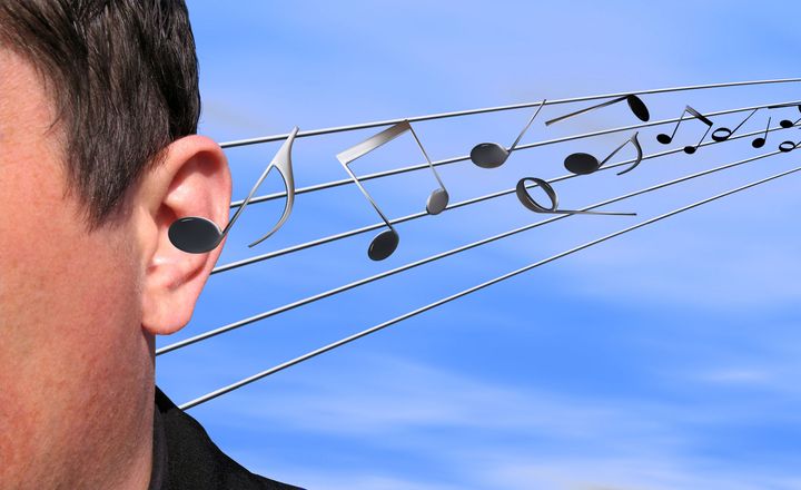 Laulettu musiikki vaikuttaa myönteisesti aivojen kieliverkoston rakenteelliseen ja toiminnalliseen muovautuvuuteen.